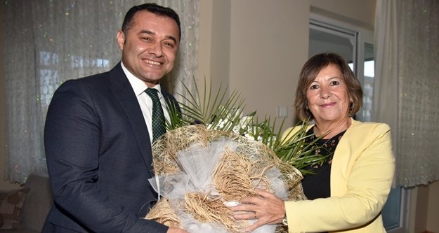 Başkan Yücel ilkokul öğretmenini unutmadı