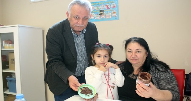 Çikolata kavanozundan kemik parçaları çıktı