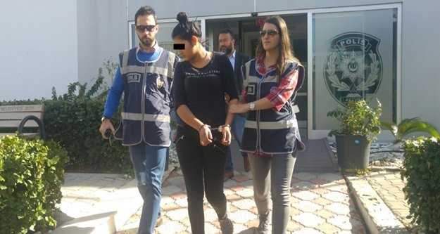 Hırsız kadınlar yakayı ele verdi
