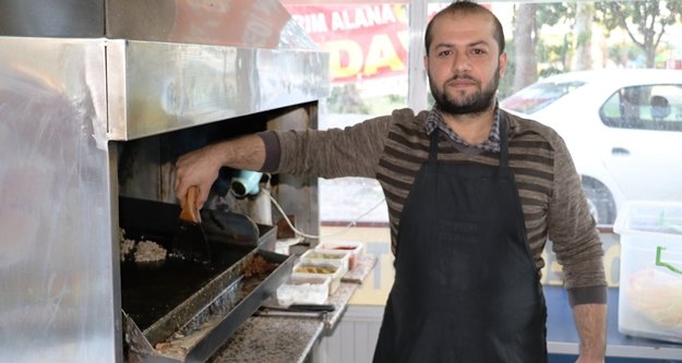 İş yeri sahibine şemsiyeli hırsız şoku