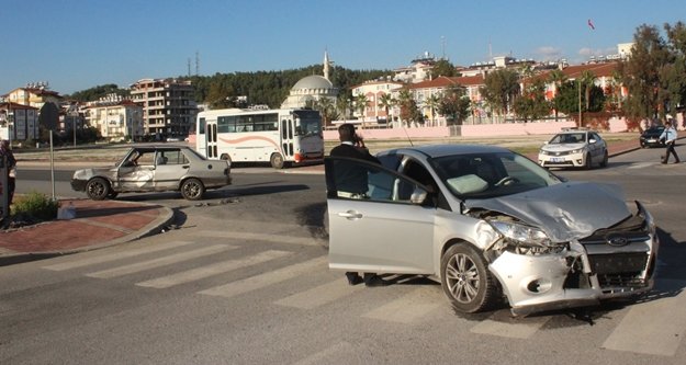 Kafa kafaya çarpıştılar: 2 yaralı var