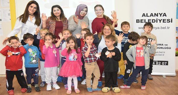 Oyun ve şarkılarla el temizliği anlatıldı