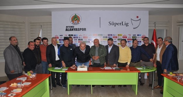 Paşaoğlu'na doğum günü kutlaması