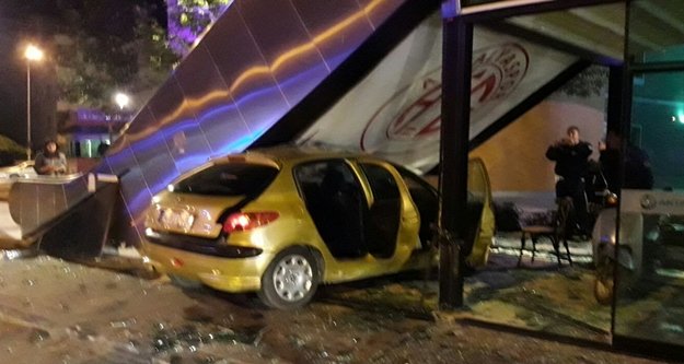 Rus kadın otomobille büfeye girdi