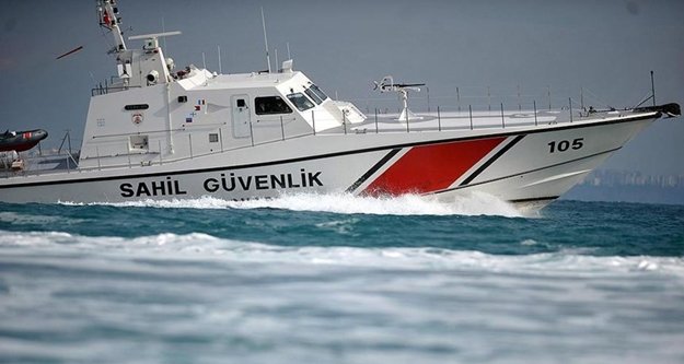 Sahil Güvenlik denizde arızalanan tekneye yardım etti