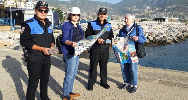 Turistleri ilk onlar karşıladı