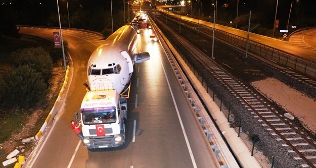 Yolcu uçağı şehirlerarası yolda okula götürüldü