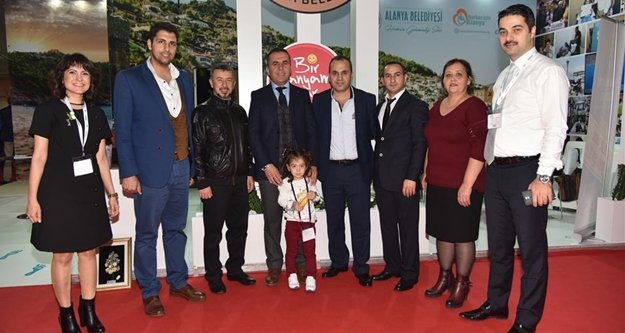Alanyalılar Derneği'nden standa ziyaret