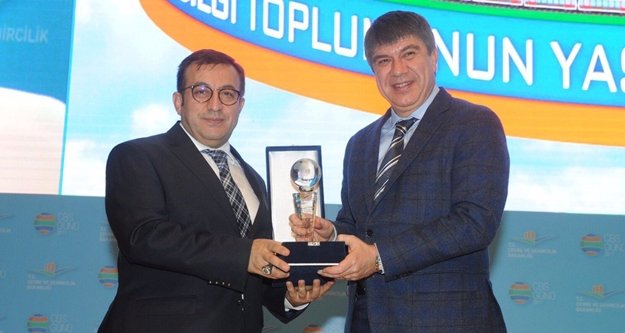 Başkan Türel’e akıllı kent ödülü