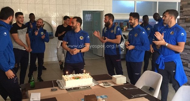 Cenk Ahmet için sürpriz kutlama