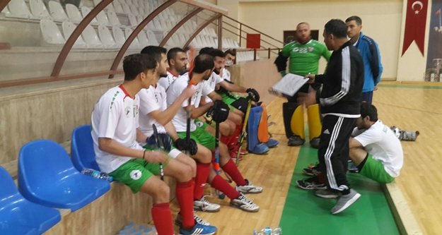 Hokeyin kalbi Alanya'da atıyor