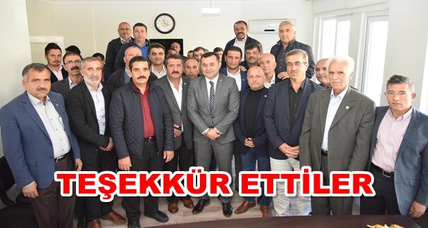 Muhtarlardan Başkan Yücel'e plaket