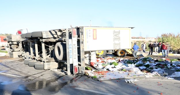 Otoyol sebze pazarına döndü