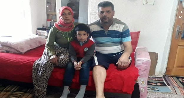 Protez bacağını çıkartıp kendisine saldıran öğretmene ders verdi