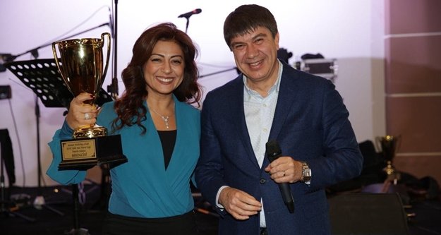 Türel’den eşine birincilik kupası