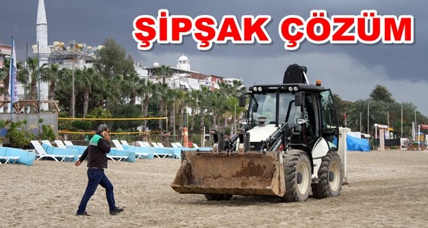 Alanya'da plaja sızan petrole anında müdahale