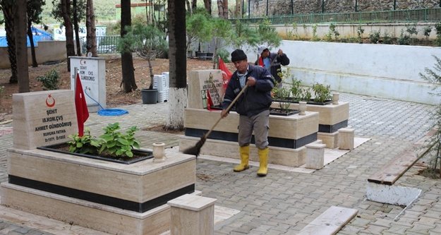 Alanya'daki mezarlıklara genel temizlik