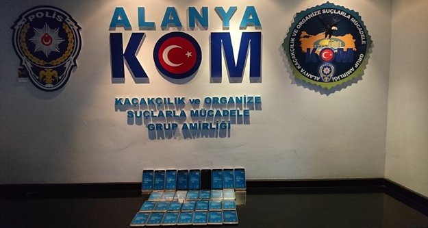Alanya’da kaçak cep telefonu ele geçirildi