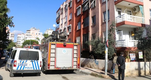 Apartmanın zemin katındaki dairede çıkan yangın korkuttu