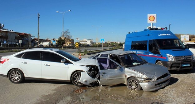 D-400'de trafik kazası: 1 yaralı var