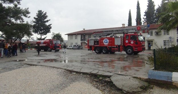 İlköğretim oklunda çıkan yangın korkuttu