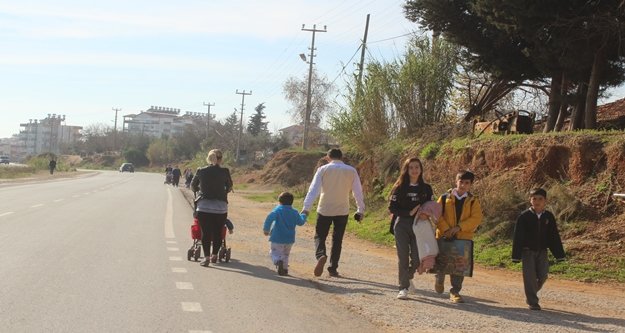 Kaldırım, sinyalizasyon ve aydınlatma olmayan yol kazaya davetiye çıkartıyor