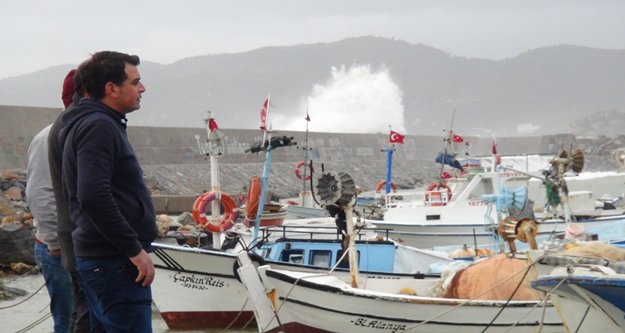 Komşuyu şiddetli fırtına vurdu