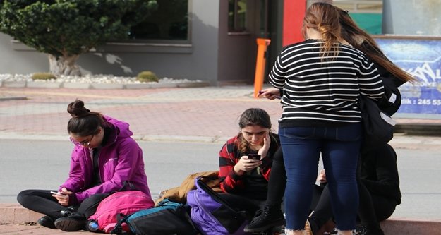 Maaşını alamayan bazı öğretmenlerin sınav sonuçlarını sisteme girmediği ileri sürüldü