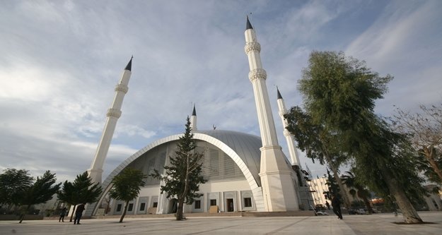 Müze konseptli camide son dokunuşlar