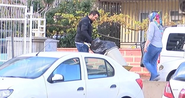 Piyango talihlisi olduğu iddia edilen kurye, çöp boşaltırken kameralara takıldı