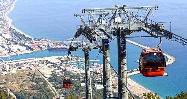 Teleferik 2017’de 350 bin kişiyi zirveye taşıdı