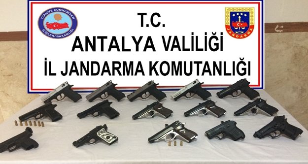 15 ruhsatsız silah ele geçirildi