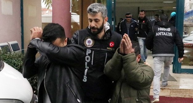Antalya'da uyuşturucu operasyonu: 12 gözaltı