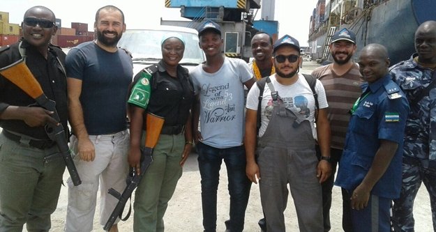 Antalyalı iş adamı Somali'de batık gemi çıkarıyor