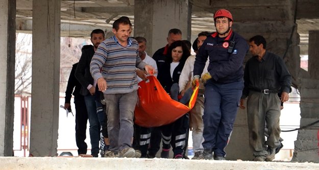 Başına tahta bloklar düşen inşaat işçisi ölümden döndü