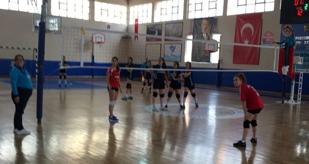 Okul sporlarında nefesler tutuldu