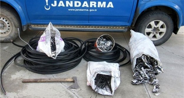 Tramvay hattından kablo çalan hırsızlar yakalandı