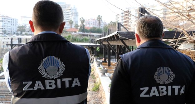 Ünlü restoranda yıkım manzaralı akşam yemeği