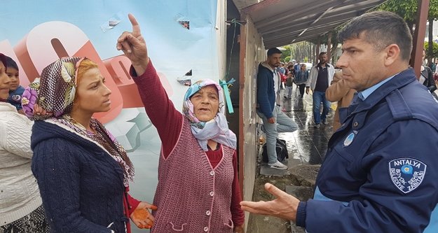 Alkol alıp dilenen yaşlı kadın zabıtaya kök söktürdü