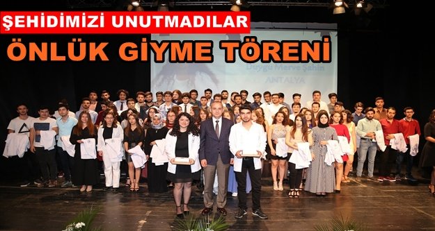 ALKÜ'lü ilk tıbbiyeliler önlüklerini giydi