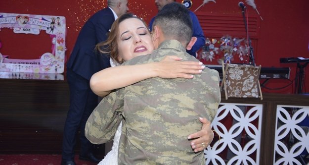Askerden gelin ablasına sürpriz