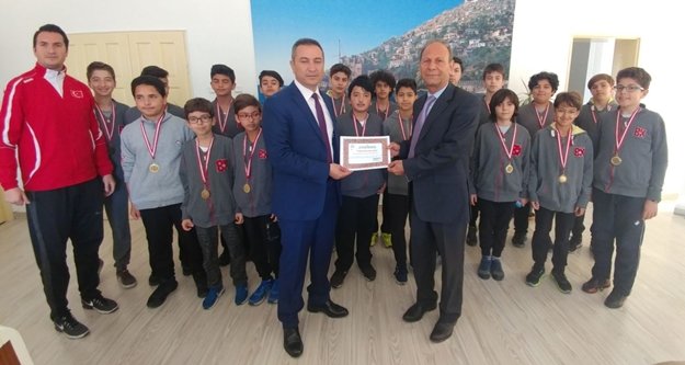 Bahçeşehir Yıldızları Müdür Er'i ziyaret etti