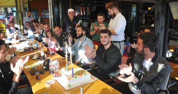 Birol'a yaş günü kutlaması