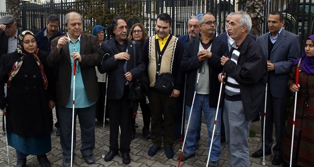 Görme engellilerden 'beyaz baston' raporuna tepki