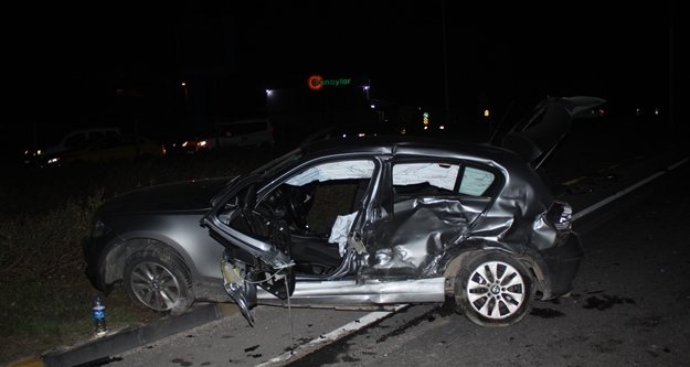 İki araç birbirine girdi: 4 yaralı var