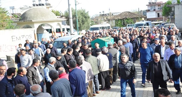 İzinsiz kazıda ölen kişi toprağa verildi