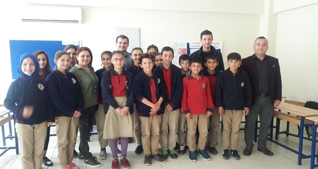 Keyaoğlu'ndan örnek davranış! Bilgi ve hediye verdi