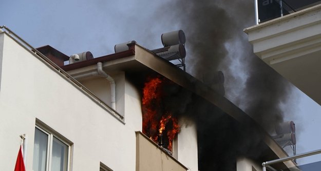 Öğrencilerin kaldığı apartta yangın