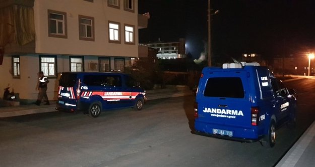 Otele iş görüşmesine giden eski karısını bıçakladı