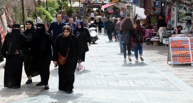 Turist var ama alışveriş yok